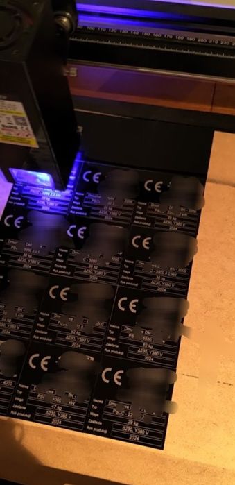 Tabliczka grawerowana aluminiowa maszyny logo auto