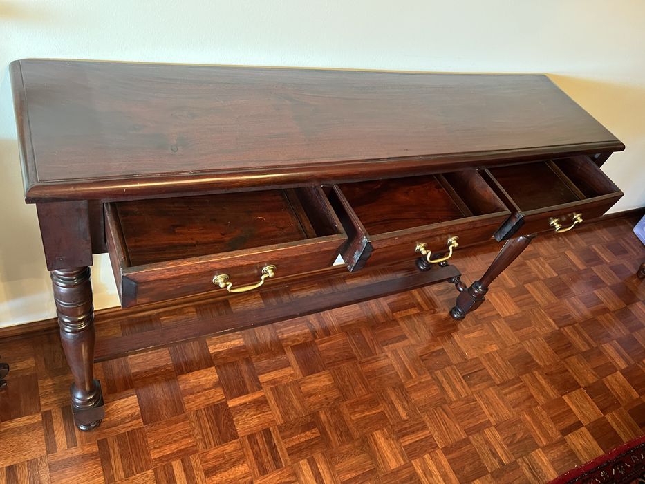 Mesa de entrada com 3 gavetas
