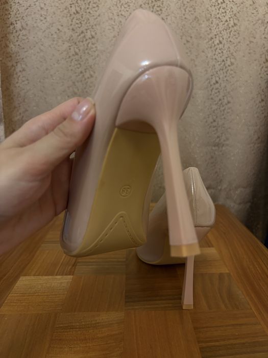 Туфлі лодочки 38 розмір, бежеві