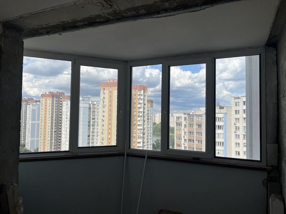 Вікна на балкон б/в