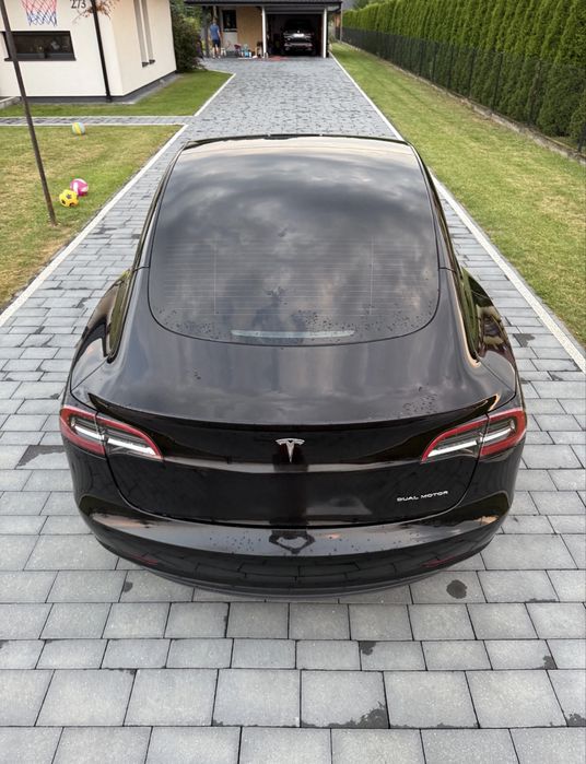 Tesla model 3 performance