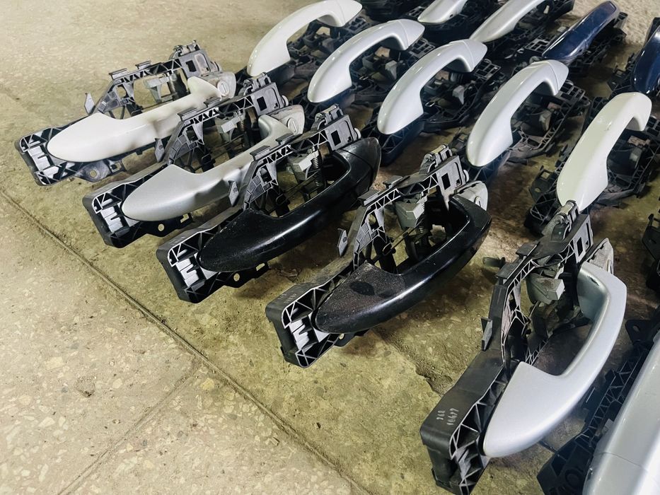 Ручки дверей Пасат Б6 різних кольорів дверна ручка водія passat B6 all