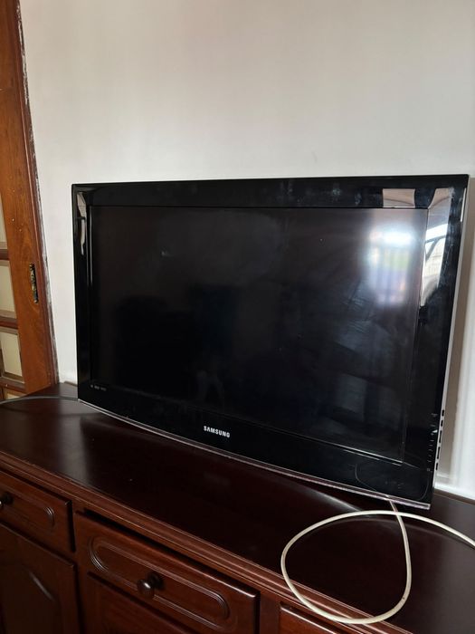 TV Samsung preta