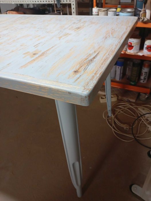 Mesa rustica em excelente estado