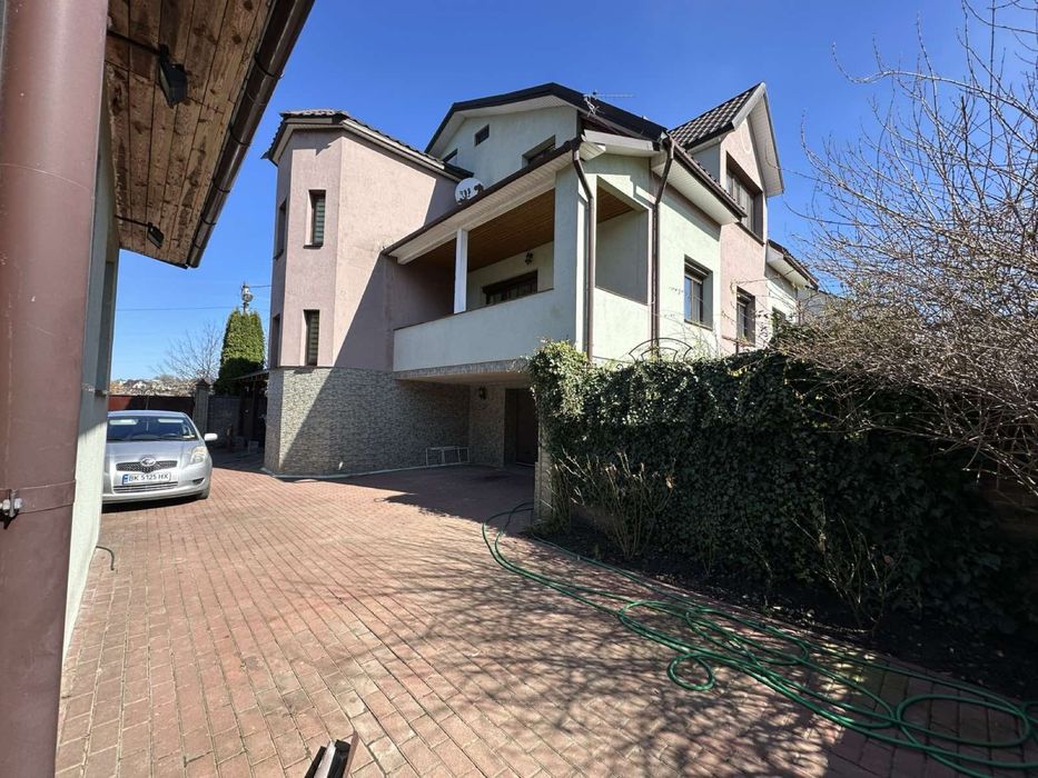 Будинок. Карпилівка. Басейн. Газове і твердопаливне опалення