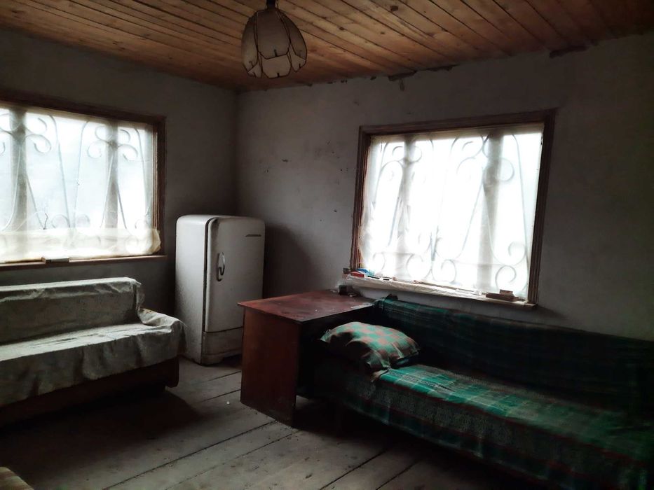 Продажа земельної ділянку з дачним будинком в Стрижавці