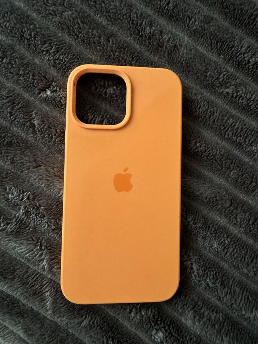 Продам 2 чехла до iphone 13pro max