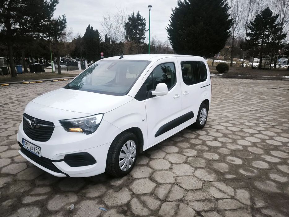 Opel Combo Opel Combo  Silnik: 1.5 CDTI  5-Manual  Lakier: biały