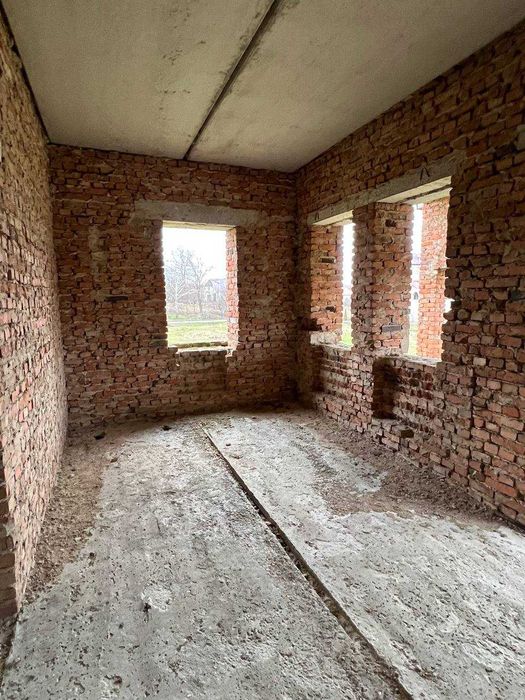 Продається будинок з гаражем біля Мостиськ