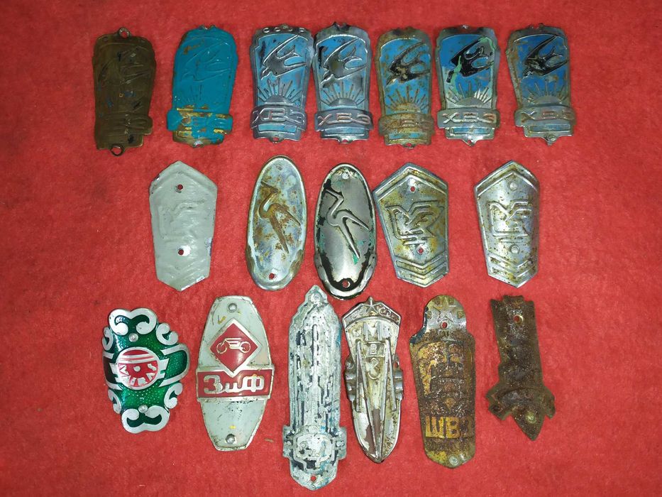 Одним лотом 18 вело шильдиков от разных моделей велосипедов, ссср и др