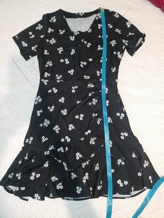 Sukienka mini sexy dopasowana w kwiaty lamour boutique