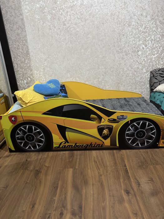 Кровать машина детская