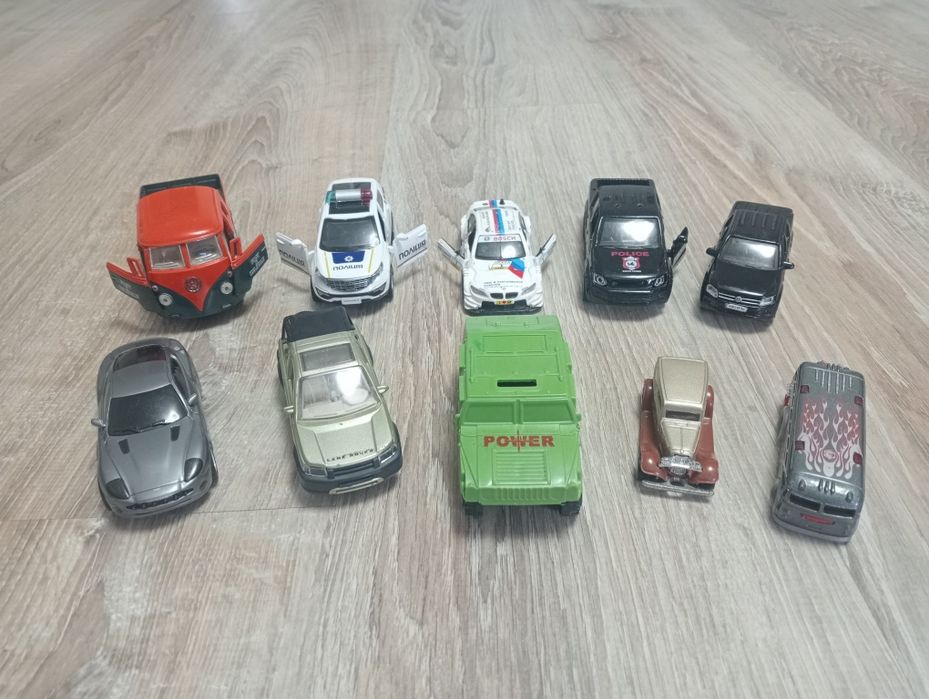 Набір машинок лотом 42шт.Kia, VW, Поліція та ін.
