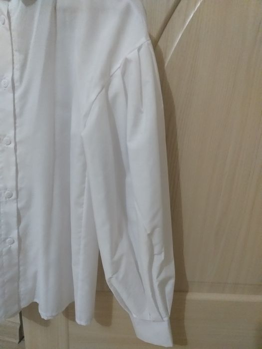 Блузку жіноча біла