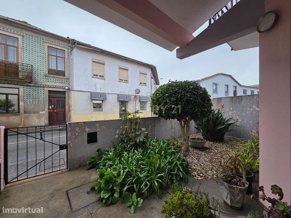 Arrendado | Andar Moradia T2 | Terraço | S. Mamede de Infesta | Invest