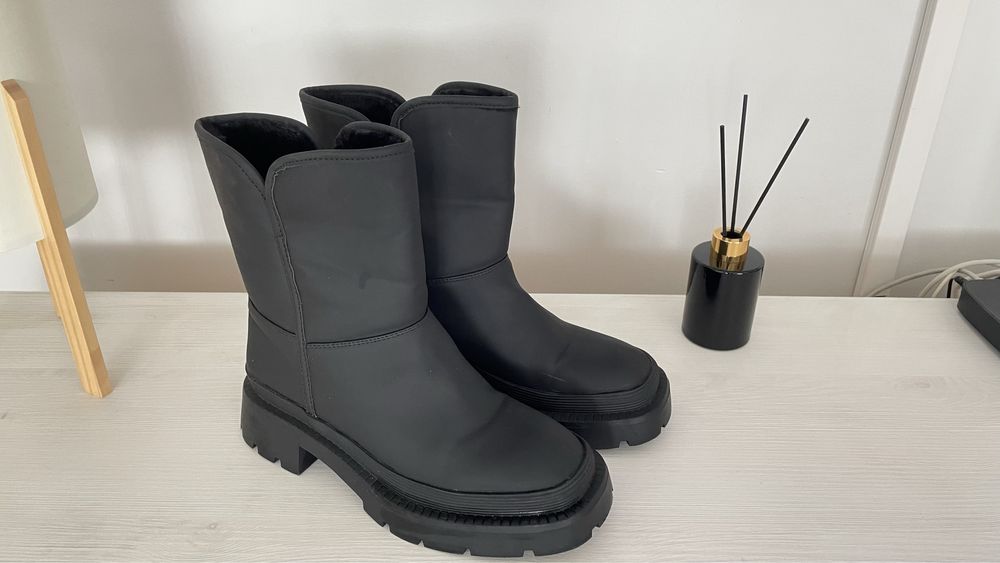 Botas pretas com pelo 38