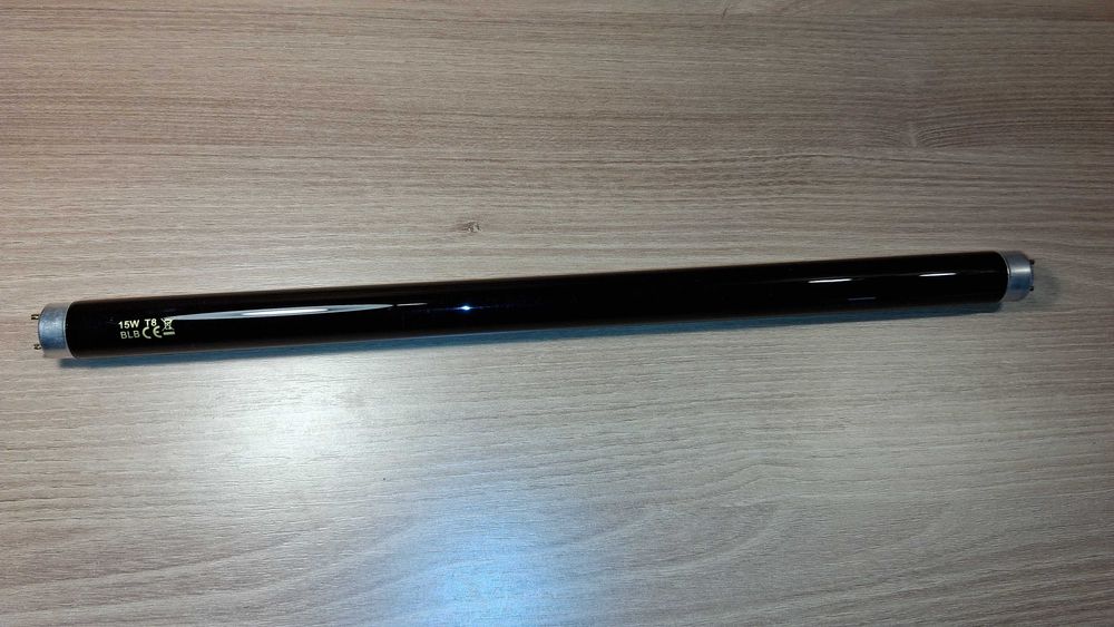 Czarna Świetlówka UV T8 15W – Efekt Fluorescencji BLB