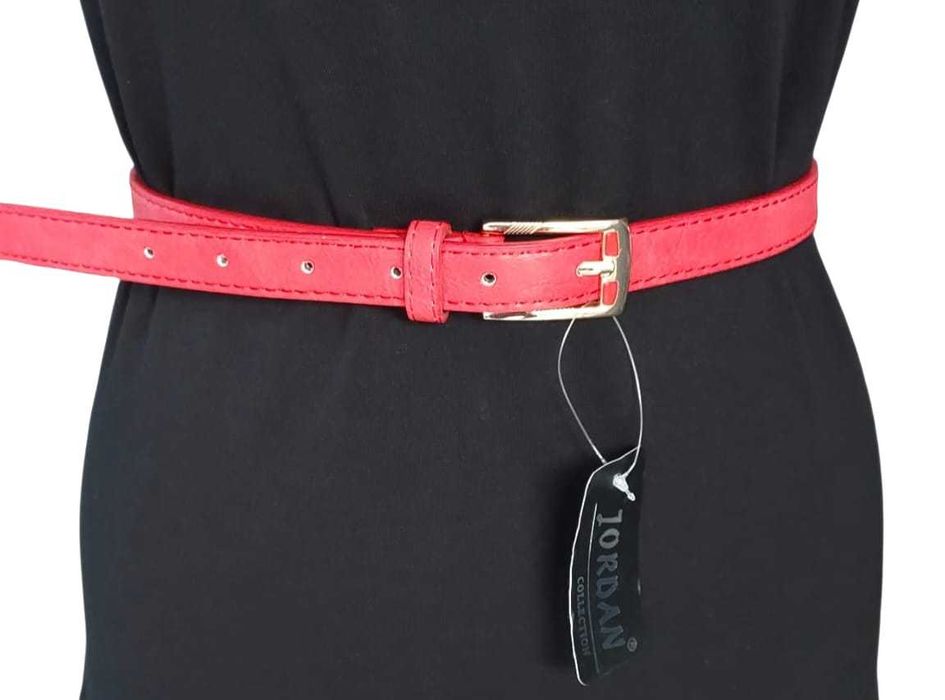 Czerwony  pasek regulowany z złotą klamrą plus size