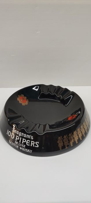 Cinzeiros com publicidade de Whisky