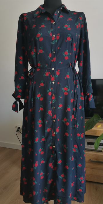 Granatowa midi sukienka w kwiaty River Island