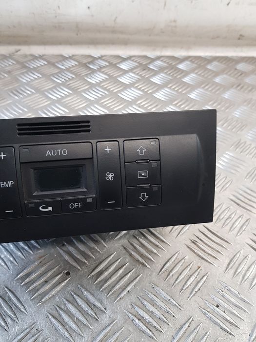 Panel Nawiewu Klimatyzacji 8L0820043H Audi A3 8L 01R-