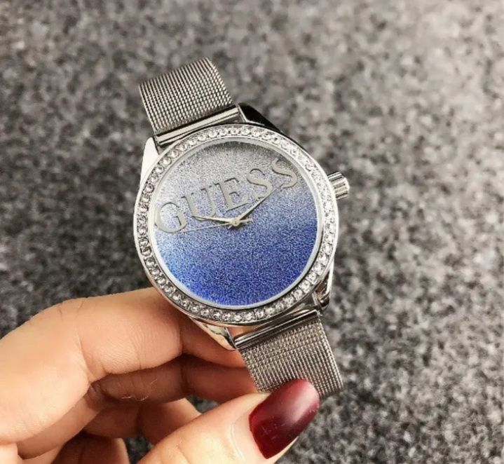 Жіночий наручний годинник під Guess KLB