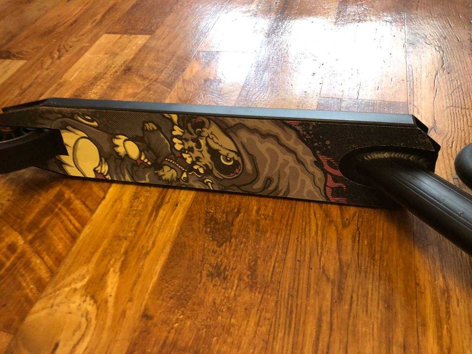 Надміцний трюковий самокат 
Анадована рама