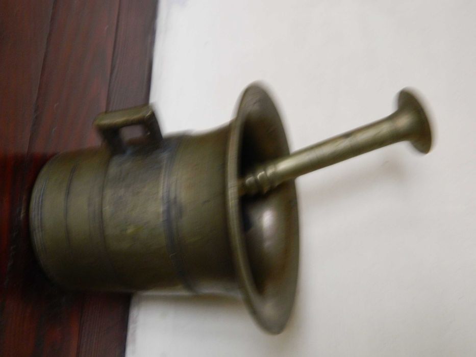 zabytkowy moździerz PRL