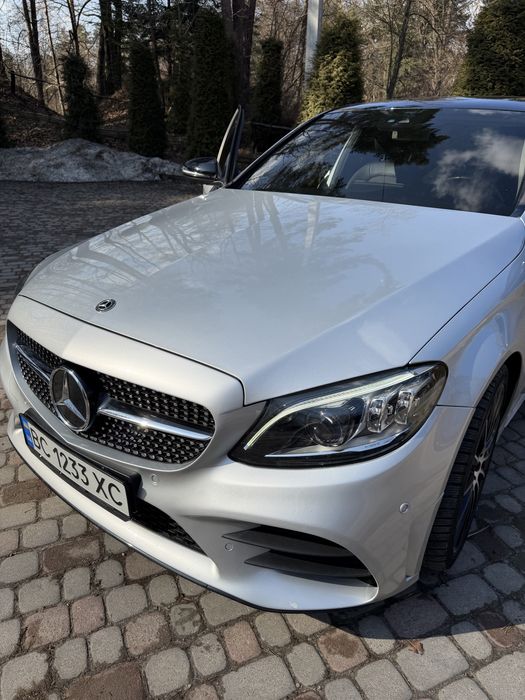Легковий автомобіль