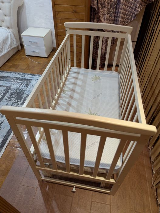 Дитяче ліжко з матрацом