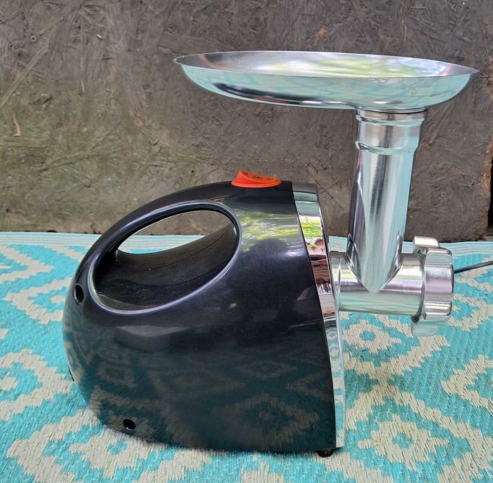 Sprawna Maszynka do mielenia mięsa, itp, LUND o mocy 550 W WYSYŁAM Olx
