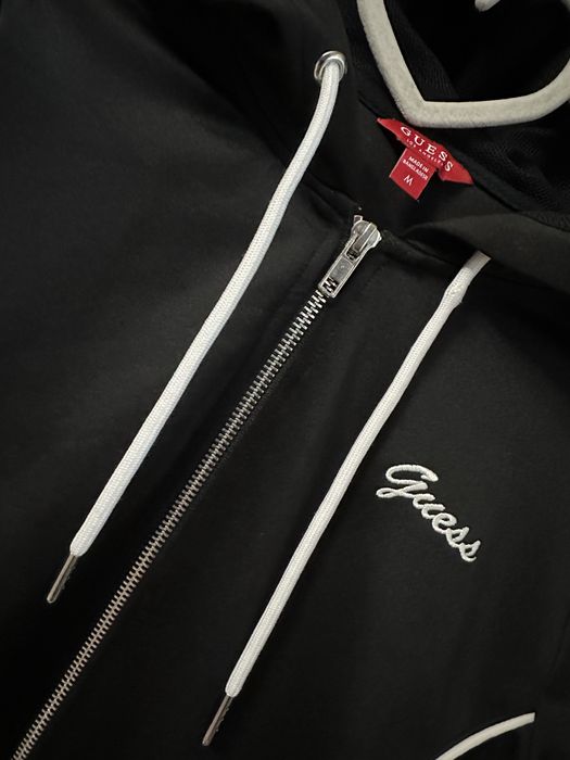 Оригінальний спортивний костюм Guess