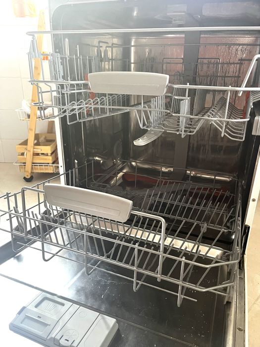 Maq lavar loiça Hotpoint - para peças ou arranjo
