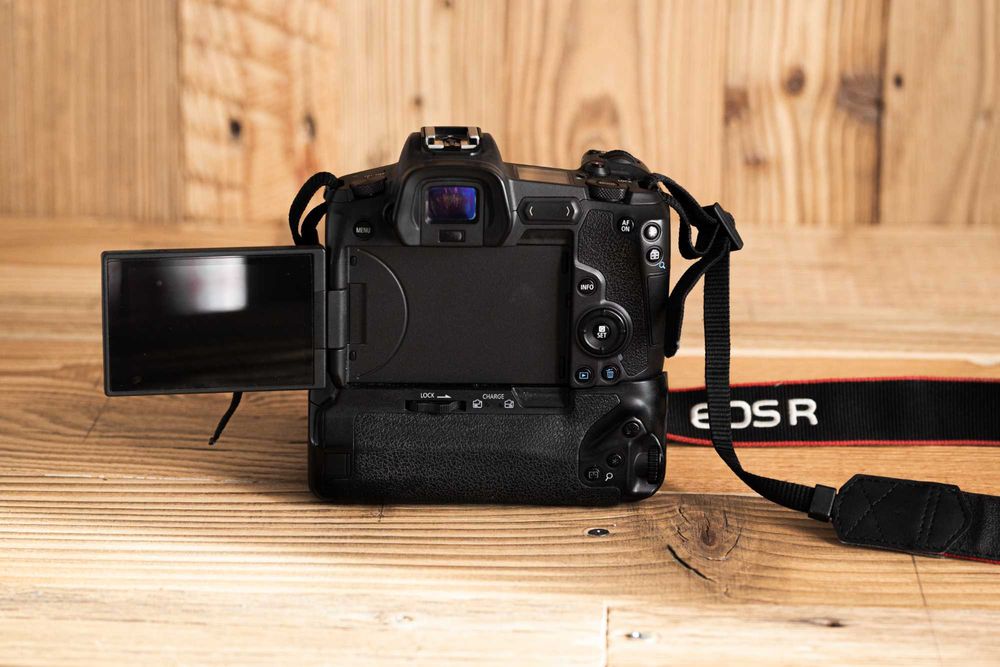 Aparat Canon Eos R bez gripa.