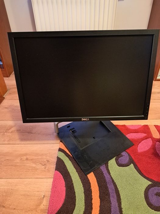 Monitor Dell P2210f z dock'iem do laptopa Dell