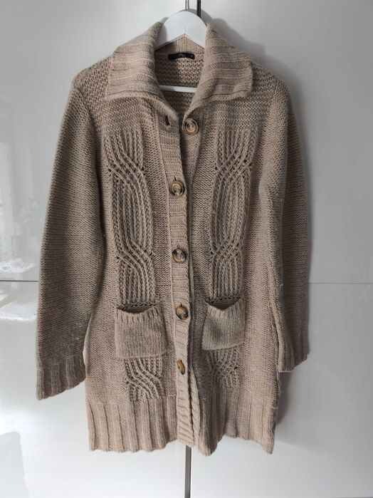 Beżowy długi sweter kardigan rozpinany z wełną w składzie rozmiar M