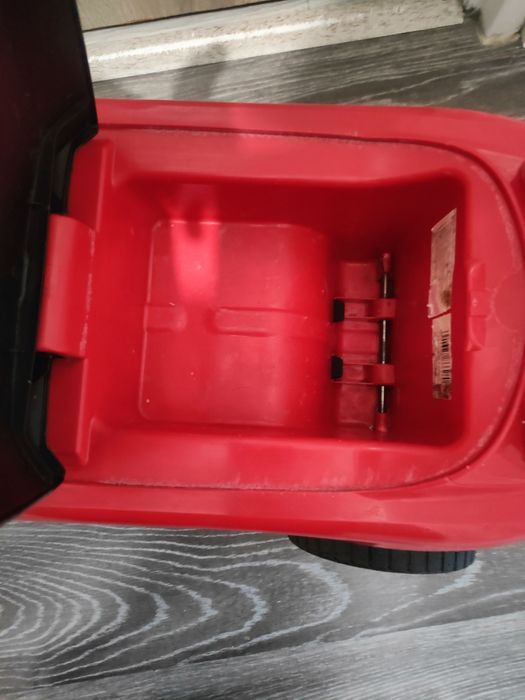 Mercedes jeździk czerwony