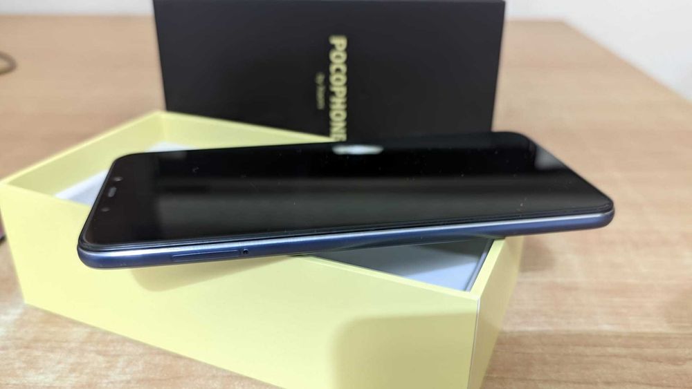 Pocophone F1 em bom estado
