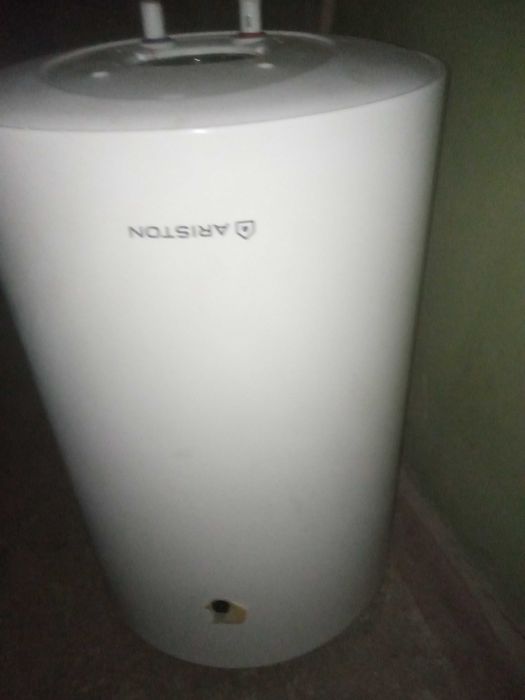 Продам бойлер 80л.