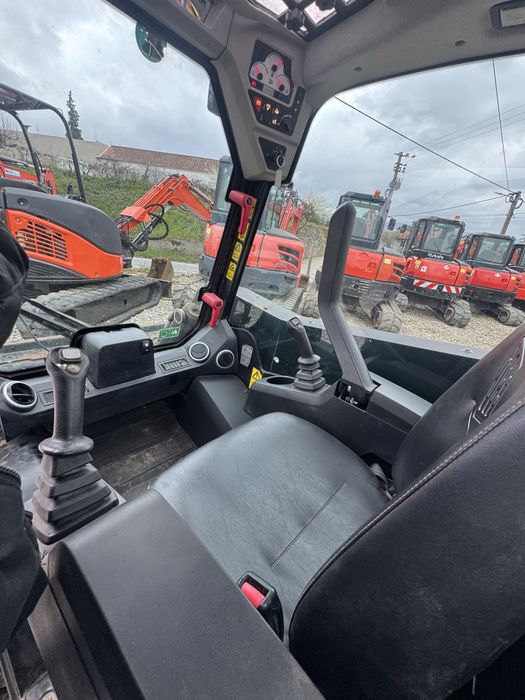 Mini pá carregadora jcb