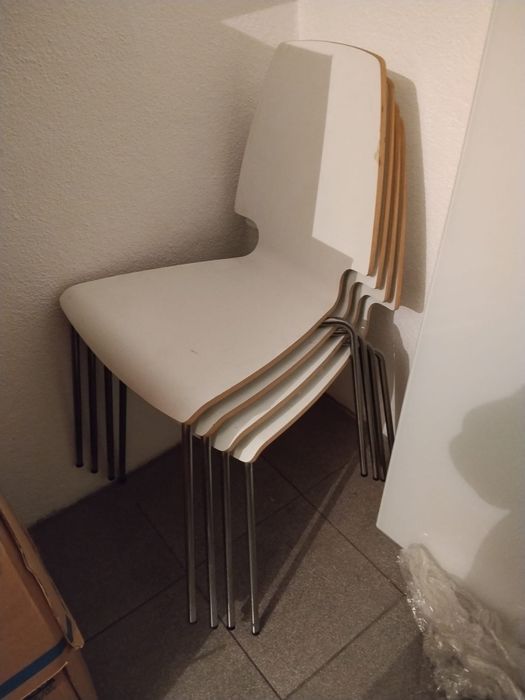 Mesa de refeicoes mais cadeiras
