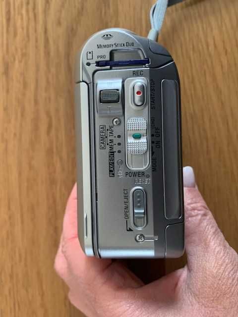 Máquina de filmar SONY Handycam DCR-PC53E