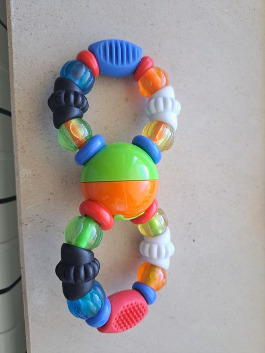 Roca para bebé morder e brincar