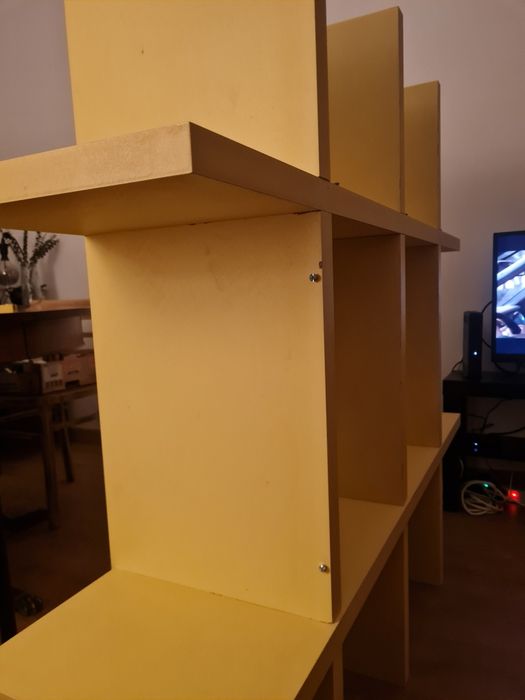 Móvel cor amarelo