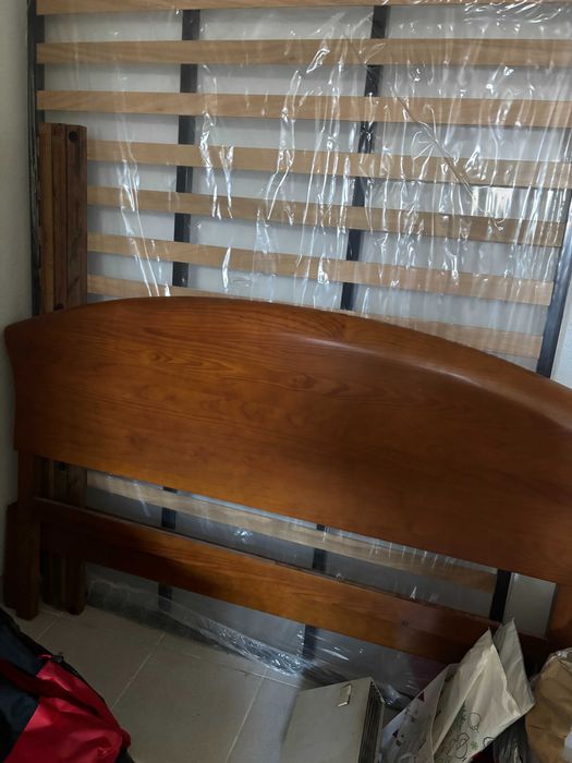 Cama casal madeira 200*150 madeira bom estado