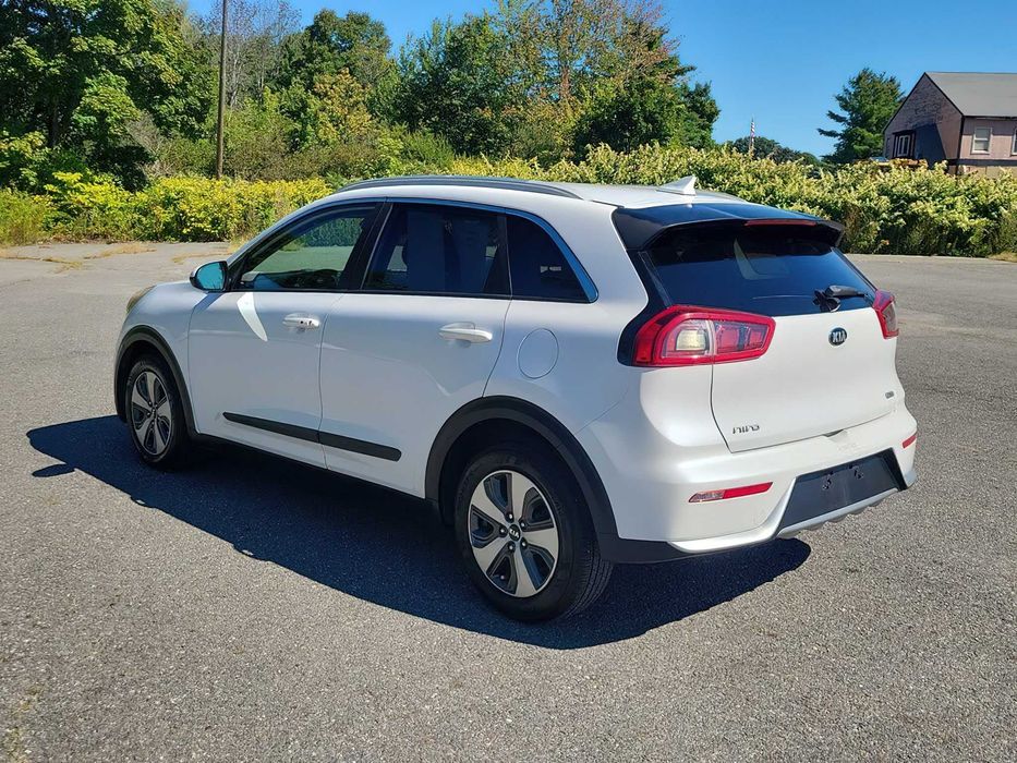 Kia Niro LX      2018