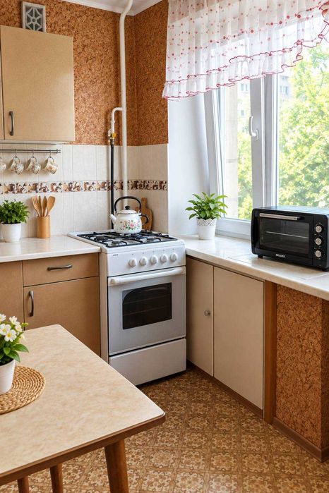 Продаж затишної 2-к квартири, вул. Кубанської України, 33. метро Лісова 15 хв