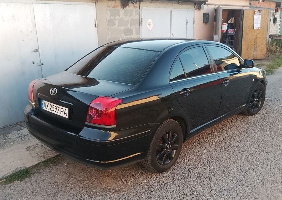 Продам Авенсис 2004год.