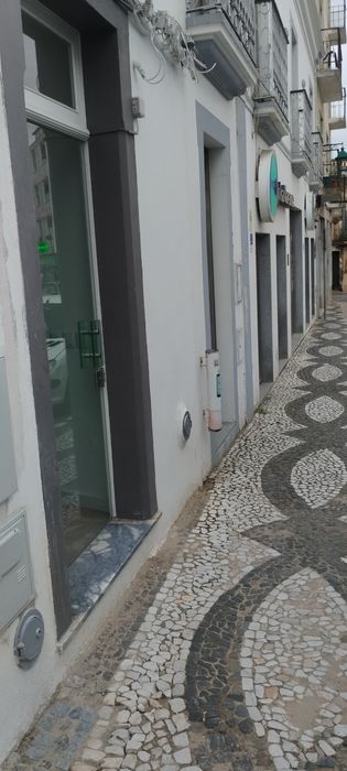 Arrenda-se loja no centro