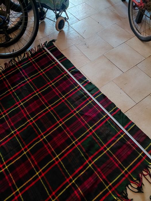 Cobertura antiga em bom estado geral 5€